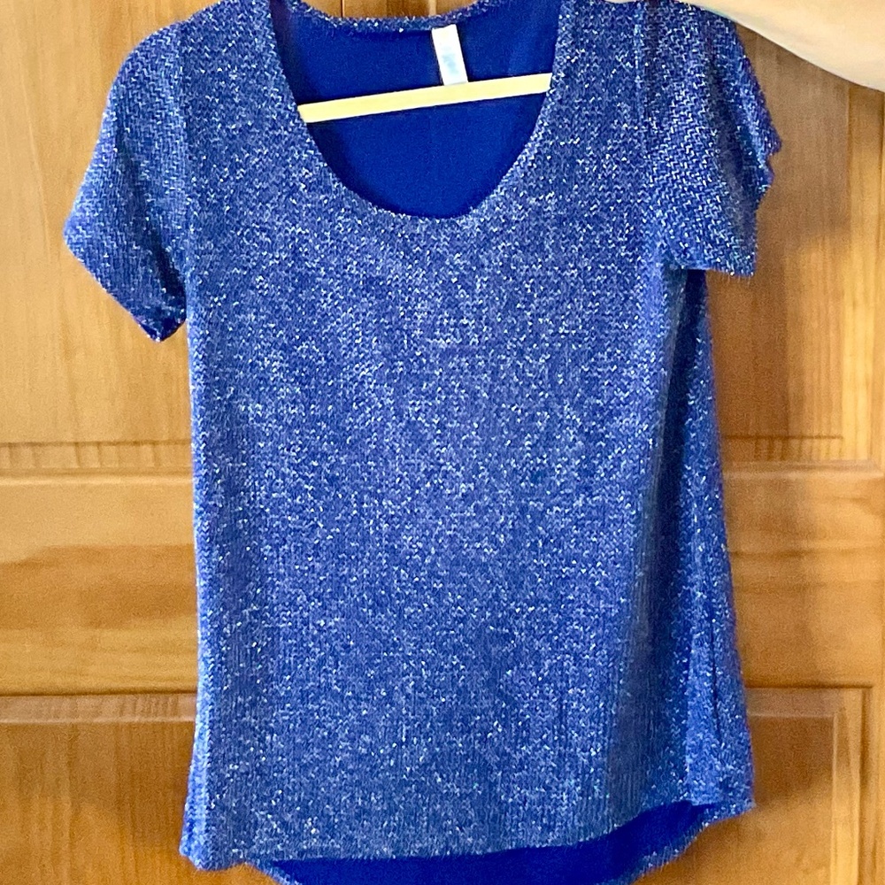 LuLaRoe Elegant Classic Tee with small silver zigzag sparkles